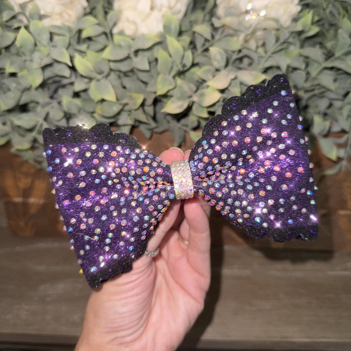 Scallop Edge Center Burst Tailess Cheer Bow with Rhinestones
